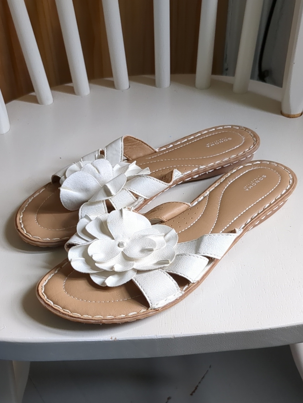 Kohl's Sonoma White Floral Slide Sandals. Size 8.5